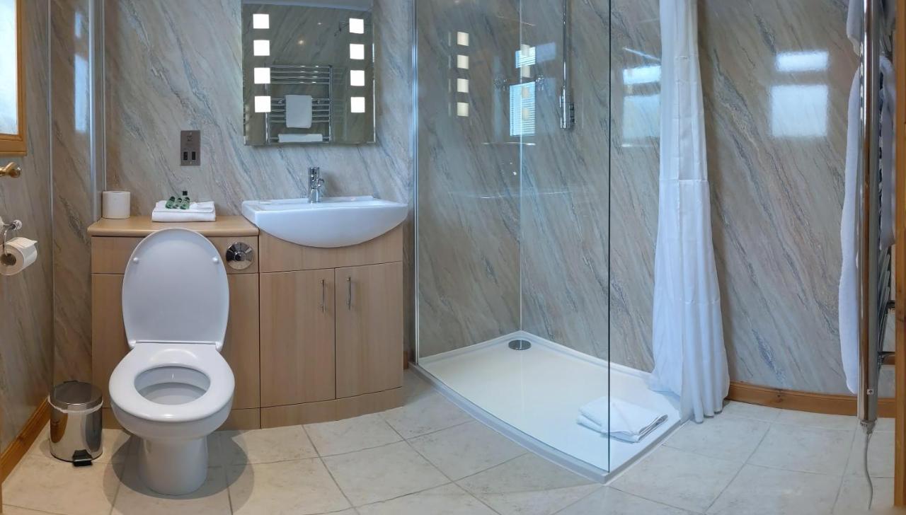 Homagen Bed & Breakfast Roybridge Bagian luar foto