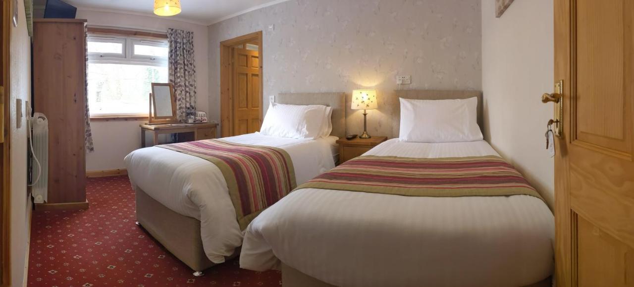 Homagen Bed & Breakfast Roybridge Bagian luar foto