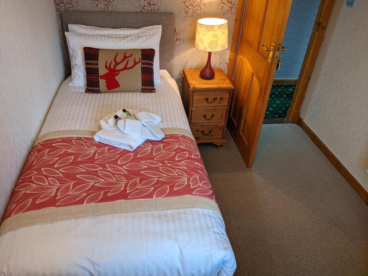 Homagen Bed & Breakfast Roybridge Bagian luar foto