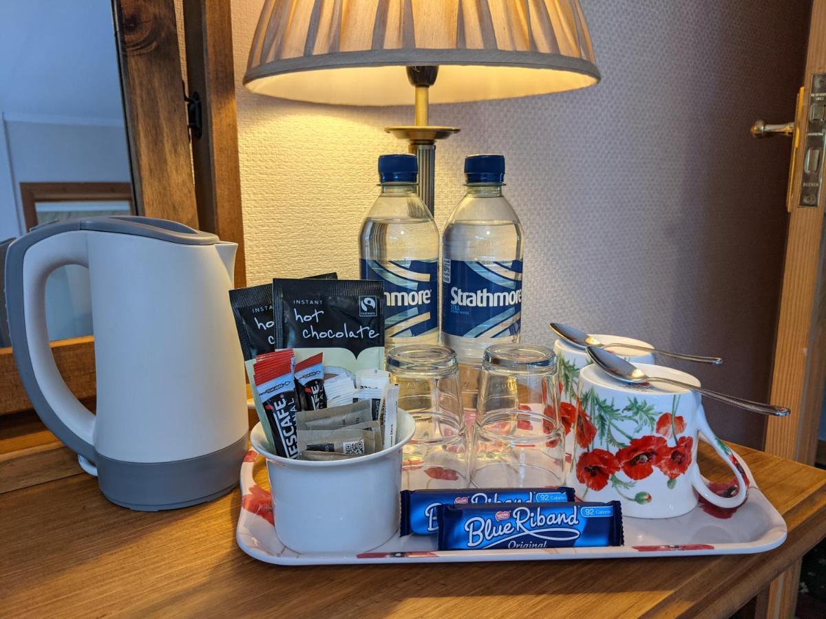 Homagen Bed & Breakfast Roybridge Bagian luar foto